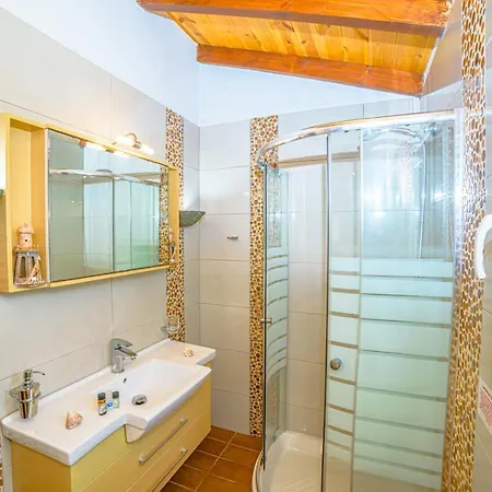 Elena's Seaside & Apartamento *