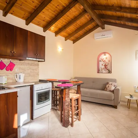 Elena's Seaside & Apartamento *