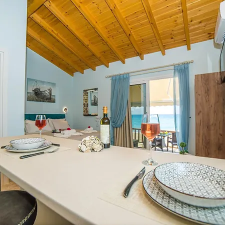 Elena's Seaside & Apartment *
