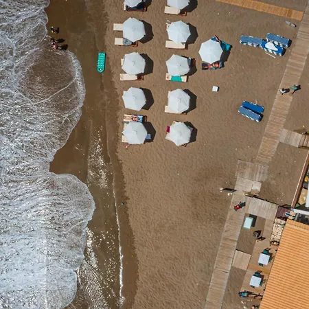 Elena's Seaside & *
