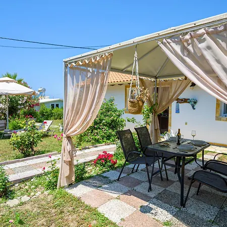 Elena's Seaside & Apartment *