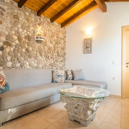 Elena's Seaside & Appartement *